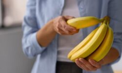 Нутрициолог Гусакова посоветовала есть бананы людям с артритом и астмой