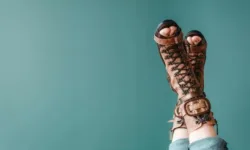 Почему искривляются пальцы ног и что с этим делать?