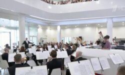 В ММКЦ «Коммунарка» выступил национальный филармонический оркестр под управлением Владимира Спивакова
