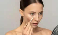 Как подобрать консилер под глаза: разбираемся в формулах и оттенках
