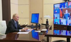 Президент РФ провел совещание с постоянными участниками Совета безопасности