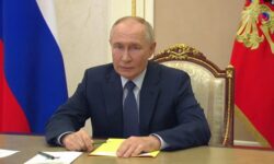 Владимир Путин по видеосвязи провел совещание с постоянными участниками Совбеза РФ