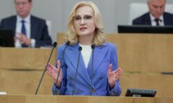 Минздраву повторно поручили разрешить онкопациентам дистанционно оформлять меддокументы
