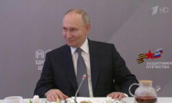 Владимир Путин встретился с сотрудницами и подопечными фонда «Защитники Отечества»
