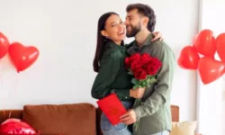 Что подарить любимой девушке на 8 марта: идеи полезных и практичных подарков