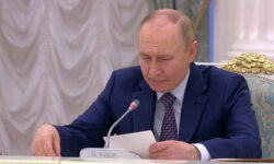 Владимир Путин: к 2030 году Донбасс и Новороссия должны выйти на среднероссийский уровень