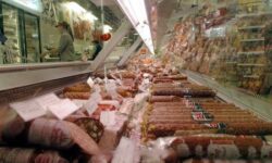 Ученые назвали продукты, которые повышают риск рака кишечника