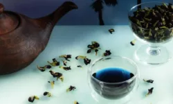 Синий напиток, захвативший ЗОЖ–культуру: что такое чай анчан и чем он полезен