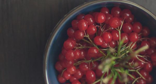 Красная ягодка: 10 вкусных ПП-блюд с калиной Красная ягодка: 10 вкусных ПП-блюд с калиной